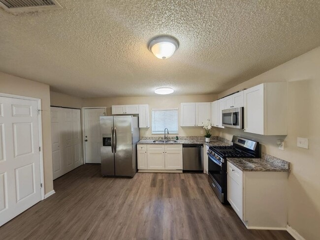 Building Photo - 1120 Union St S