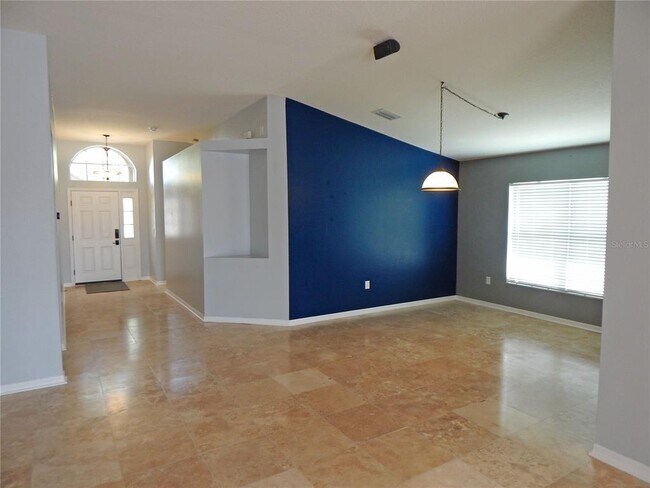 Building Photo - 6367 Bridgecrest Dr