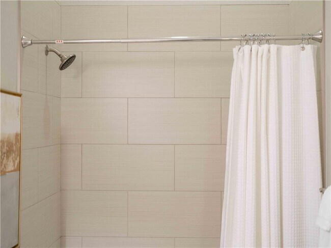 Building Photo - 352 W 5th St