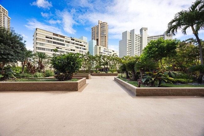 Building Photo - Luxury Waikiki Living with Panoramic Ocean & Sunset Views