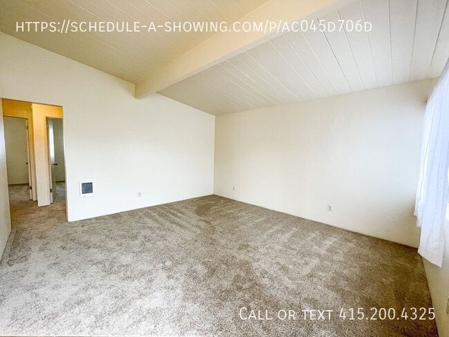 Building Photo - 1615 Flores St
