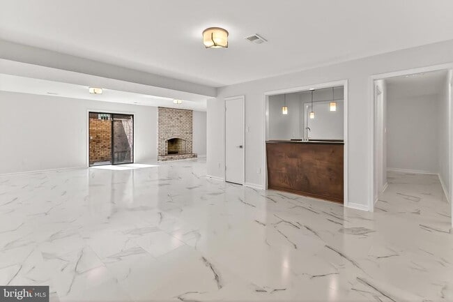 Building Photo - 6294 Dunaway Ct