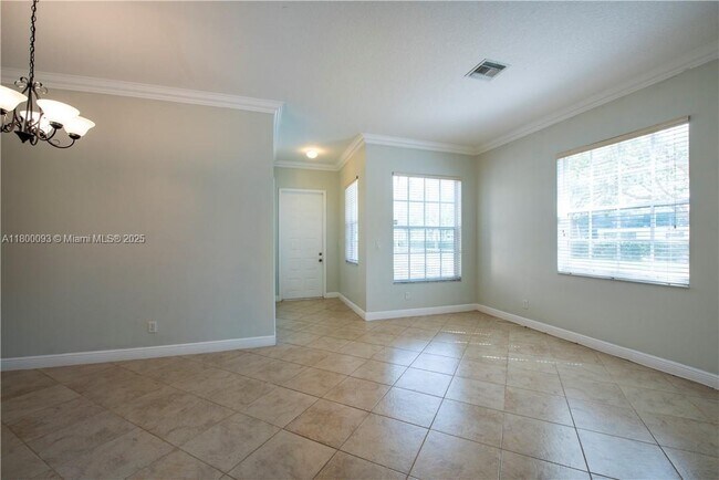Building Photo - 3371 Lakeside Dr