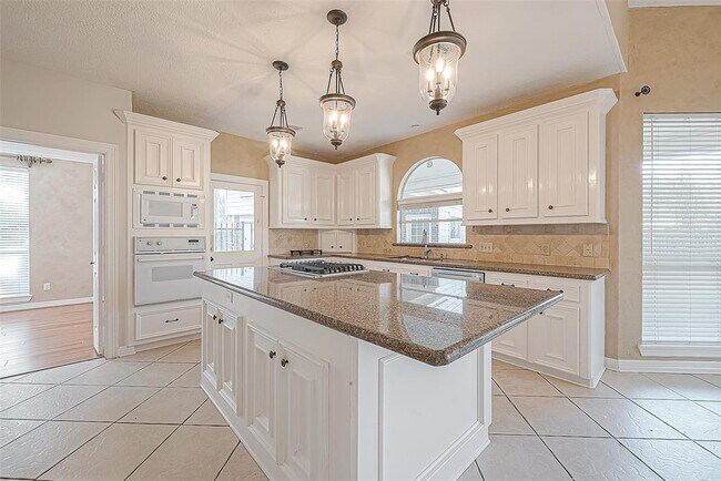 Building Photo - 13135 Finch Brook Dr