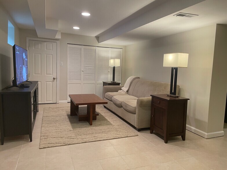 Living Room - 2502 Sanford St