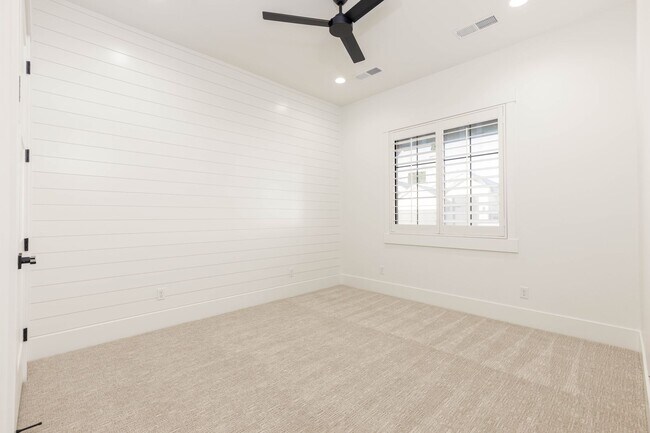 Building Photo - Brand New 6 Bed 4 Bath Rental with pool Near Sand Hollow!