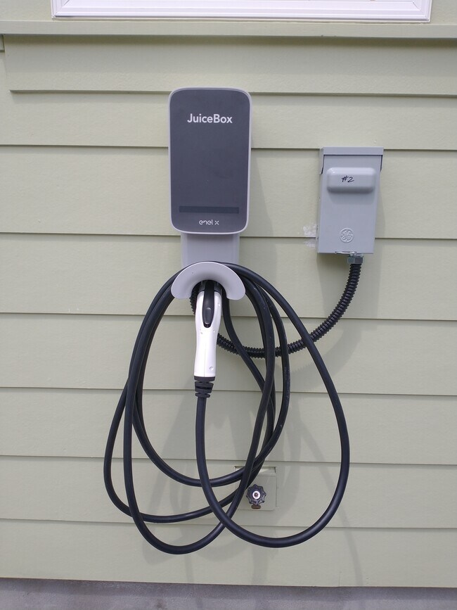 Building Photo - 1240 13th St N