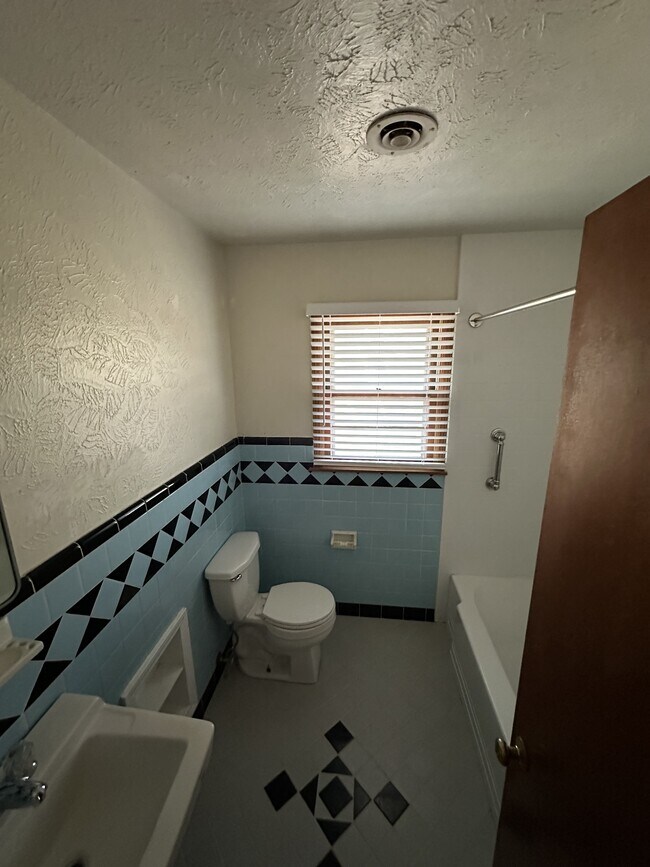 Building Photo - 1626 NW 27th St