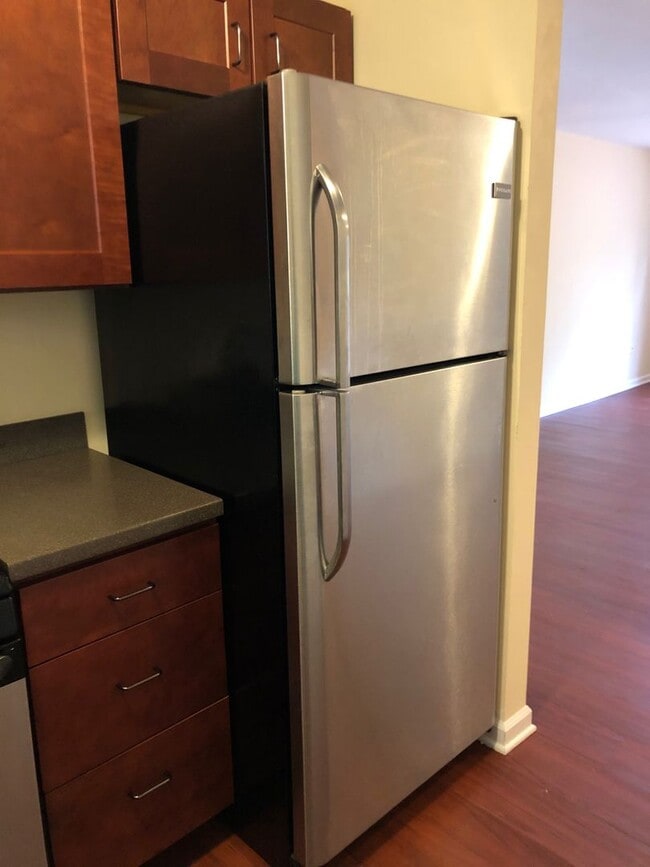 Building Photo - Ash Street (1028)