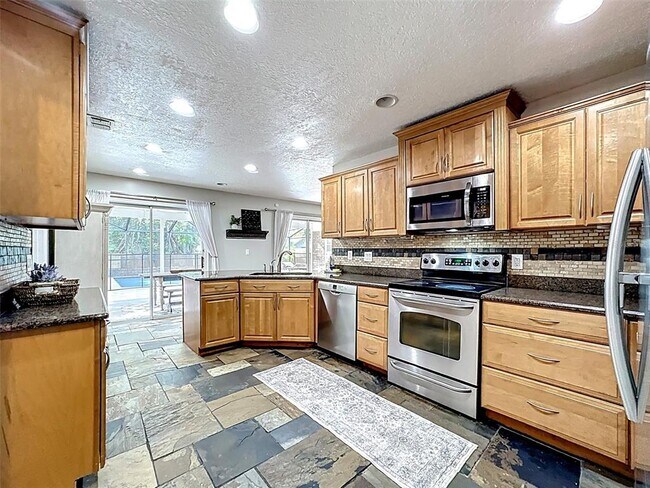 Building Photo - 341 W Hornbeam Dr