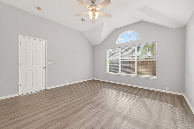 Building Photo - 3135 Silver Cedar Trail