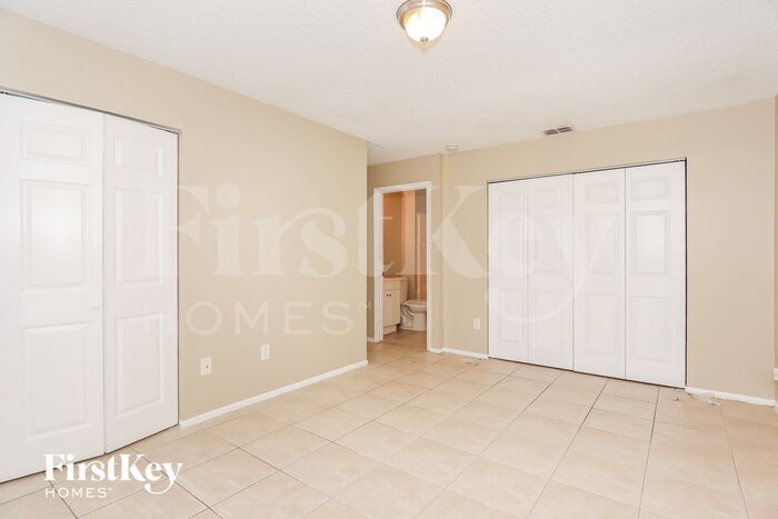 Building Photo - 8666 SW 14th St