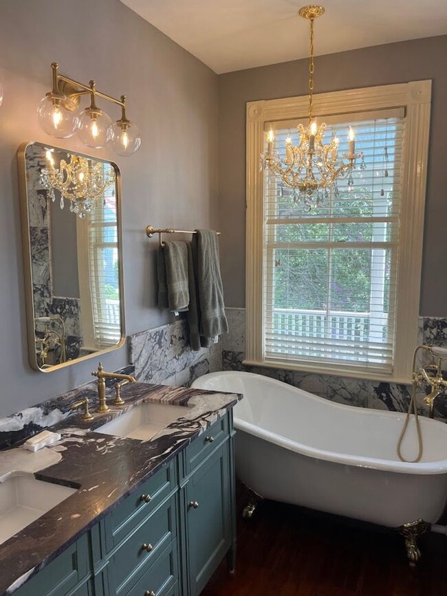 Building Photo - Available for lease May-September 2026. Stunning Fully-Furnished 3 BR/2.5 BA Available in the Hea...