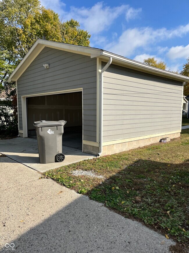 Building Photo - 838 N Temple Ave