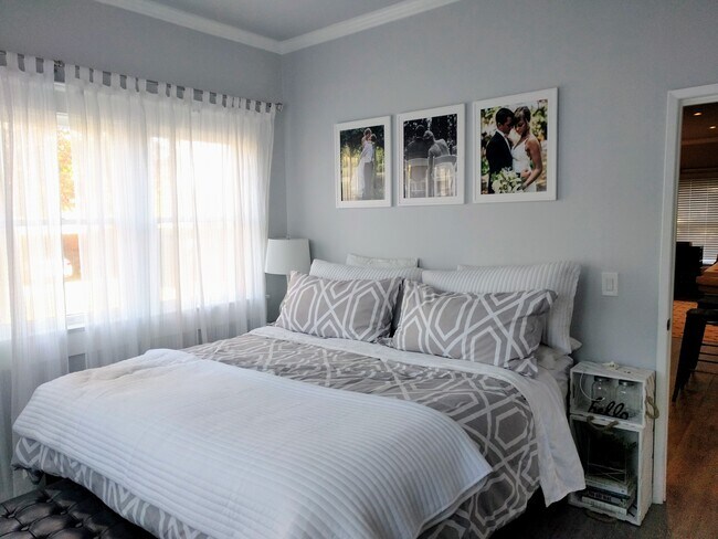 Bedroom 1 furnished - 652 N Marengo Ave