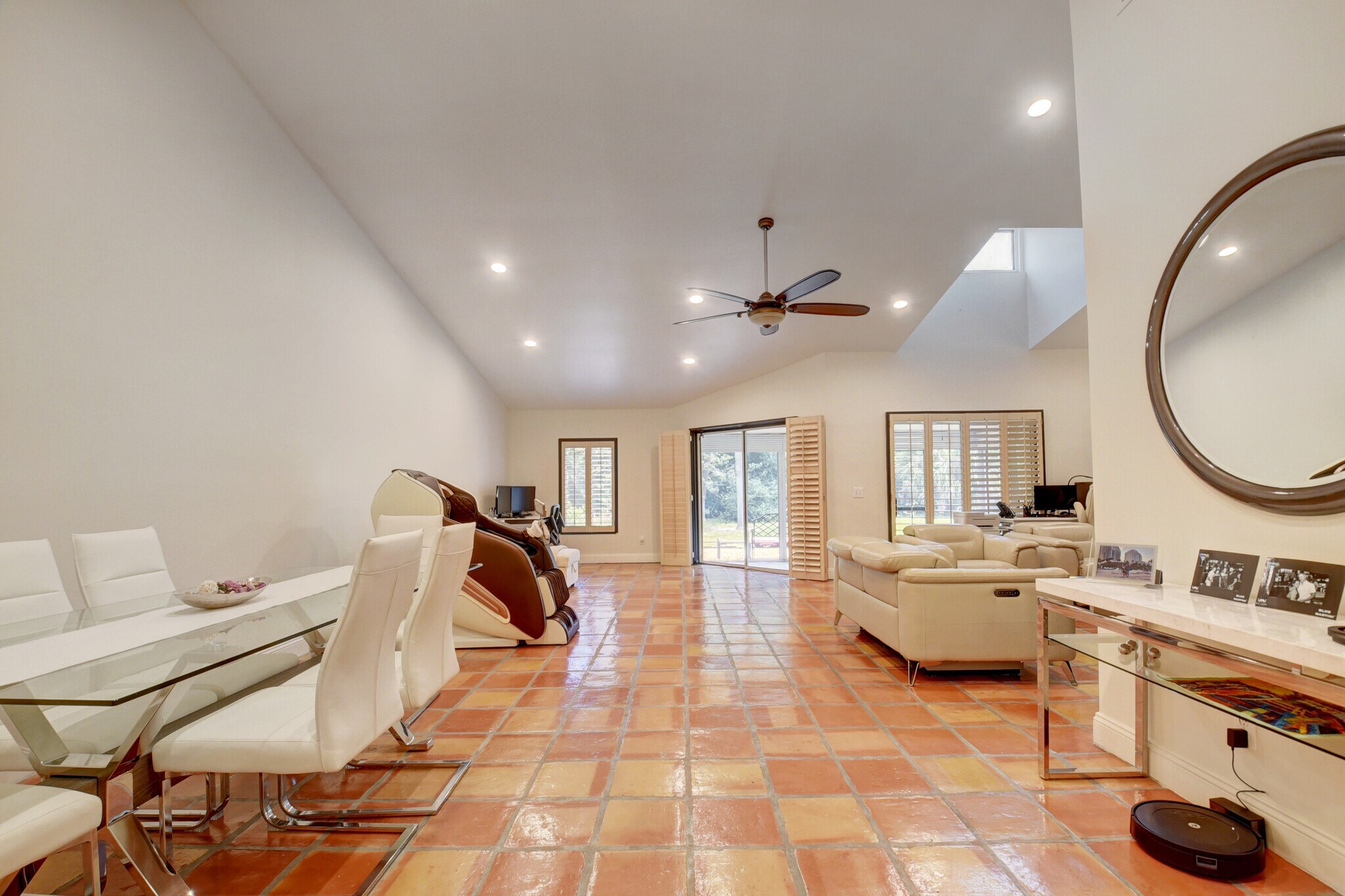 Building Photo - 4666 Fountains Dr S