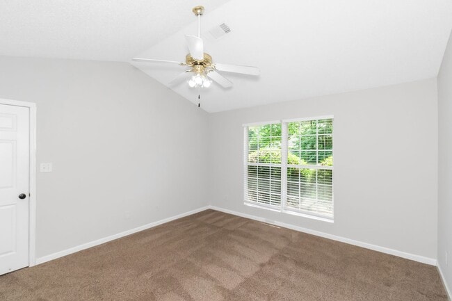 Building Photo - Charming Ranch-Style Home with Spacious Ya...