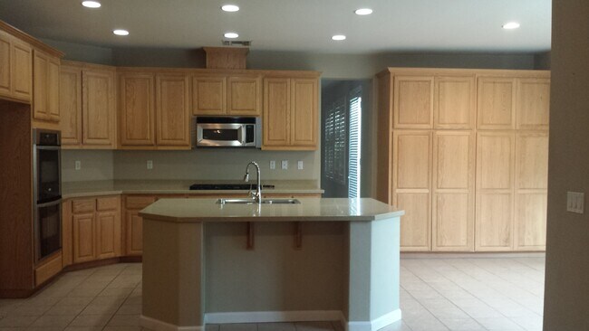 Building Photo - 1217 Fawn Lily Dr