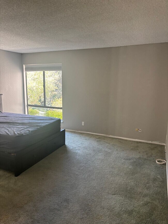 Building Photo - Spacious Upgraded Condo in The Keys – Walnut Creek