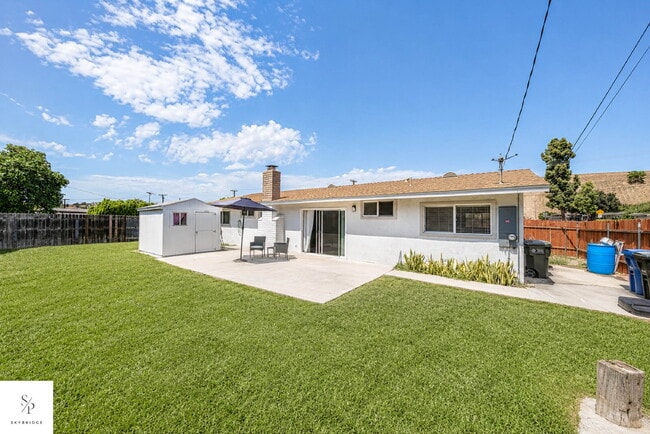 Building Photo - Furnished 5-Bedroom Home Near the 57 & 60 — Ideal for Roommates or Students