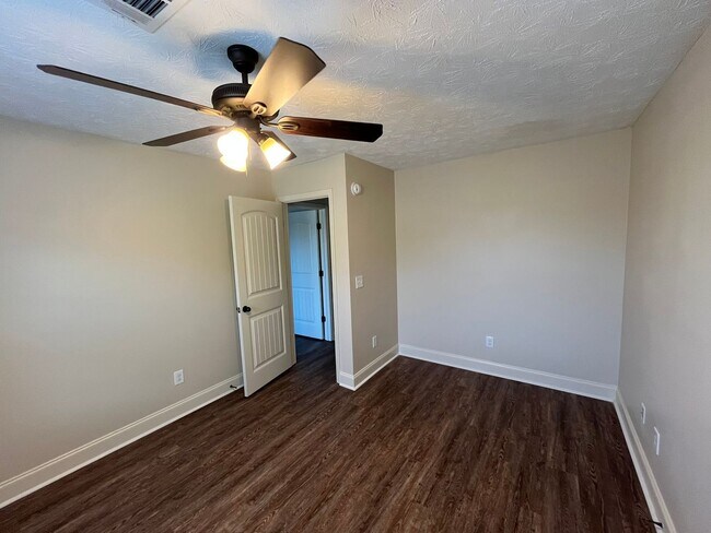 Building Photo - 1247 Cottage Pointe Ct