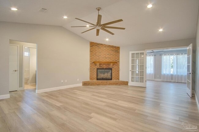 Building Photo - 9880 Creet Cir