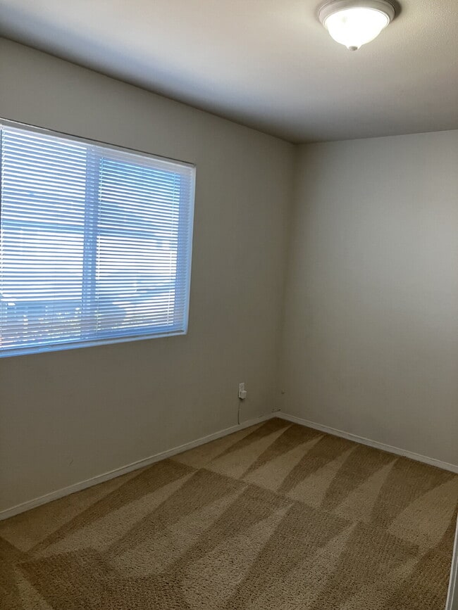 Building Photo - $500.00 OFF FIRST MONTH'S RENT!!!!! North ...