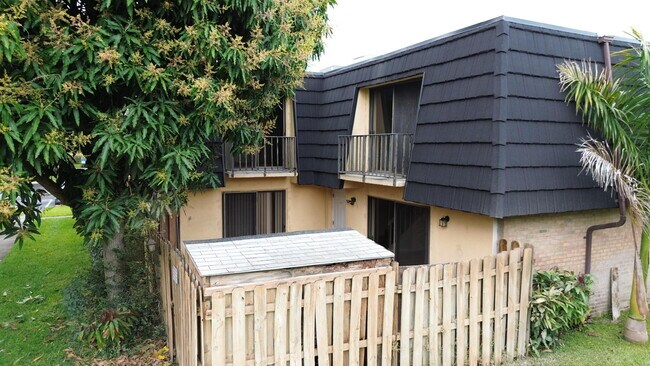 Building Photo - 262 Woodland Rd