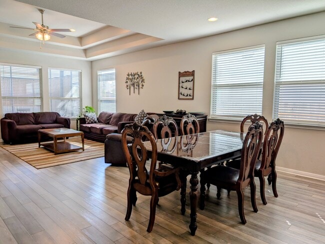 Building Photo - 517 Arrowhead Vine St