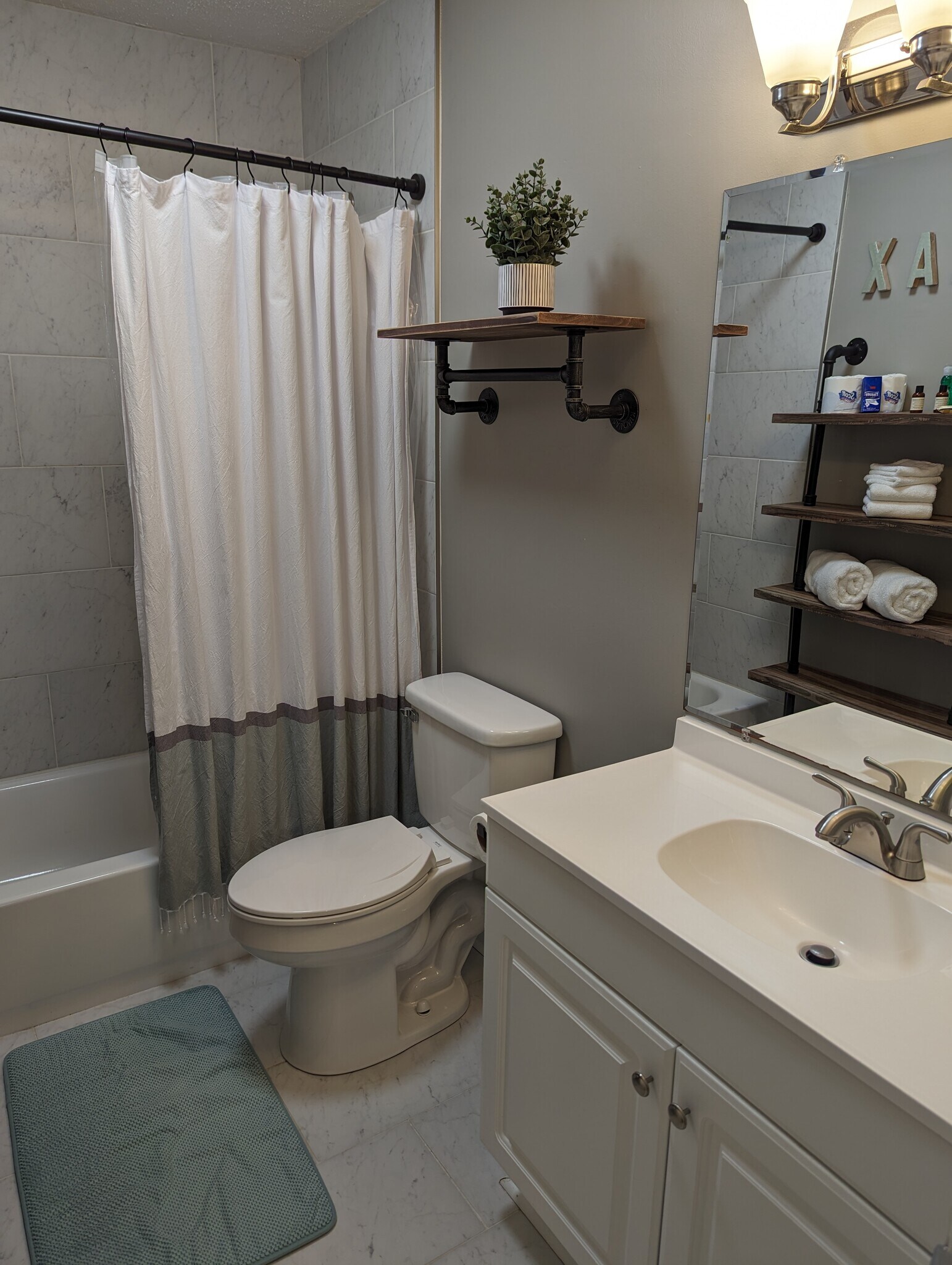 Privat bathroom - 3726 Overland Cutoff
