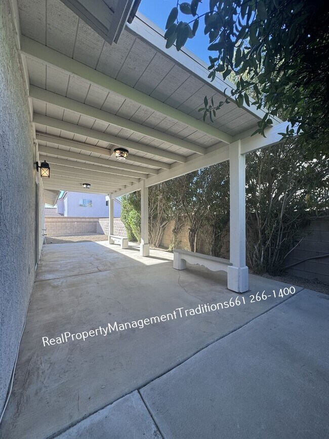Building Photo - Elegant  4 Bed 2 Bath Home