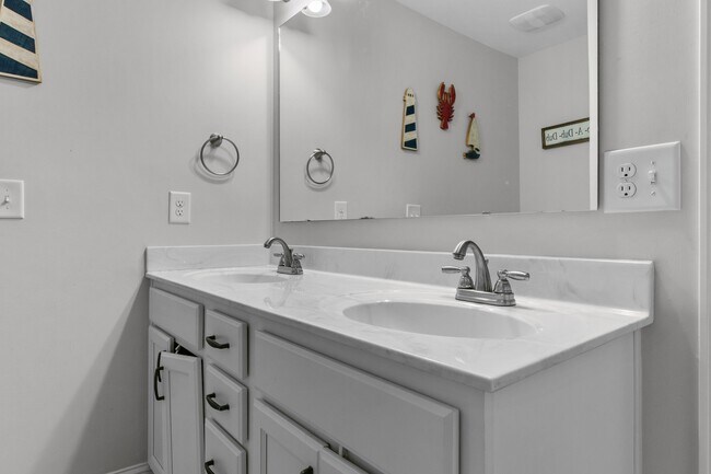 Building Photo - 230 Parrish Ln