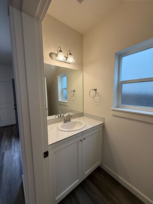 Building Photo - Immaculate 3B/2.5Ba Home in Ridgefield! Available NOW!