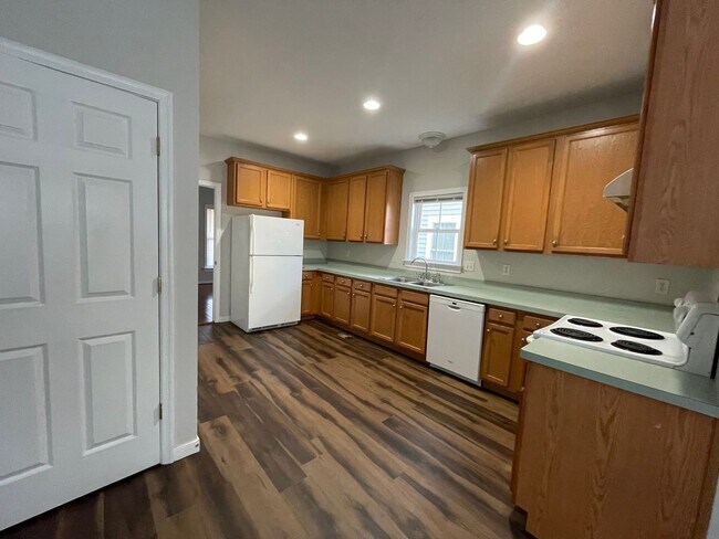 Building Photo - Available Now! | Spacious 4-Bedroom Home | Close to VCU