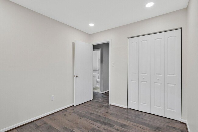 Building Photo - 1675 Ridgely Ct