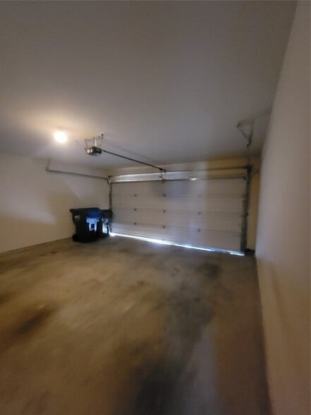 Building Photo - 22618 Banter Point Lane