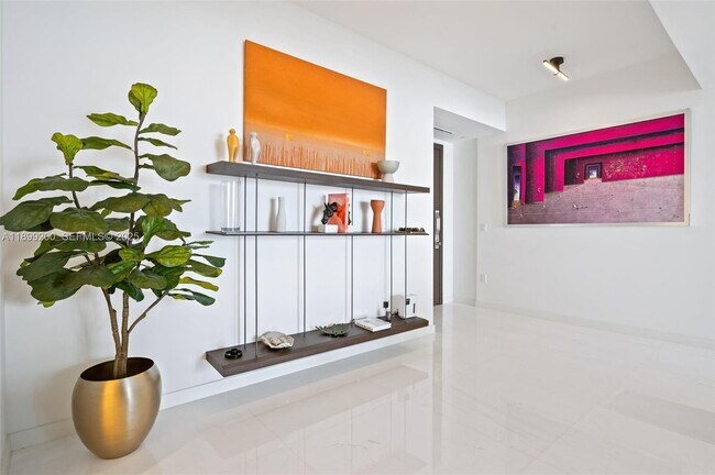 Building Photo - 300 Biscayne Blvd Way