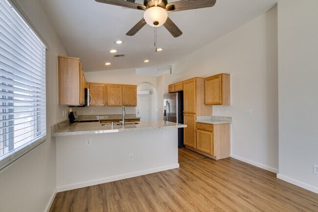Building Photo - 3-Bedroom Home with Upgraded Cooling & Gre...