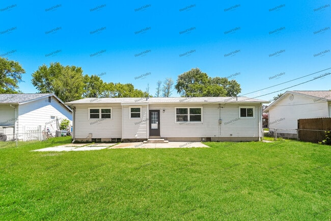 Building Photo - 1140 Lees Ln