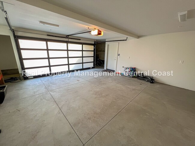 Building Photo - AVAILABLE JANUARY - Fully Furnished Modern...