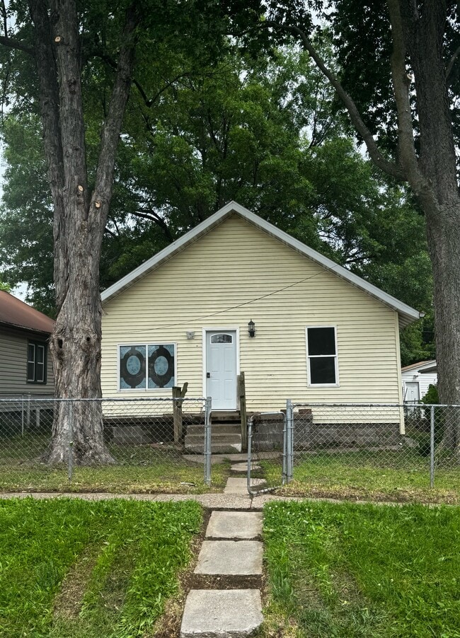 Building Photo - 1023 Hill Ave
