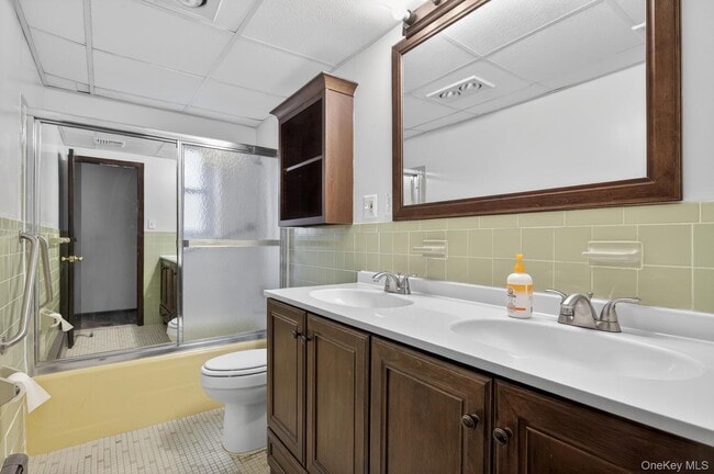 Building Photo - 9 Bay Beach Ave