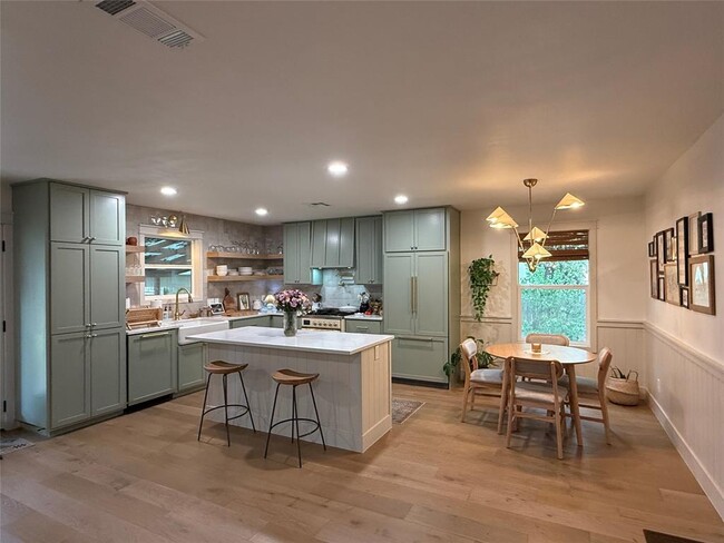 Building Photo - 4814 White Elm Dr