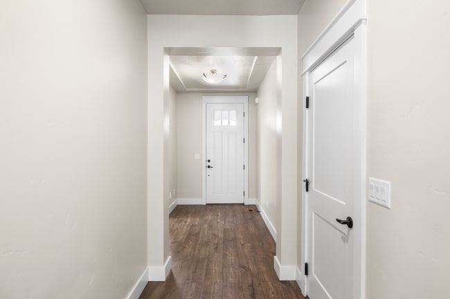 Building Photo - 165 E Cool Pond Dr