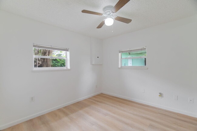Building Photo - 4943 SE Flounder Ave