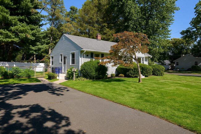 Building Photo - 361 Meadowbrook Ave