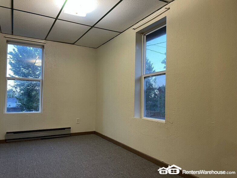 Building Photo - 216 1/2 E Slocumb St