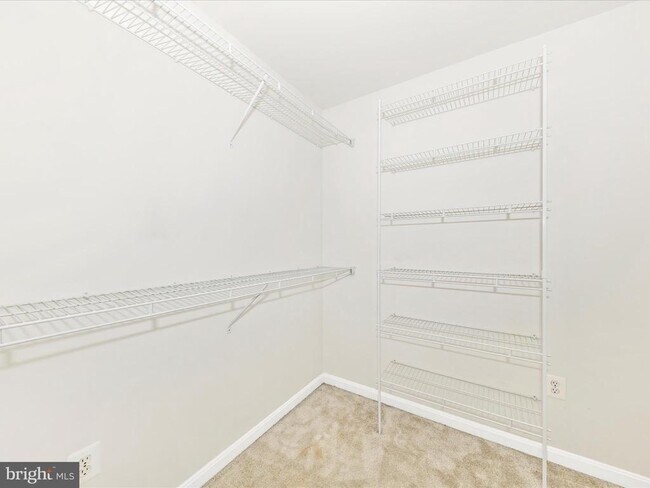 Building Photo - 2103 Paxton Terrace