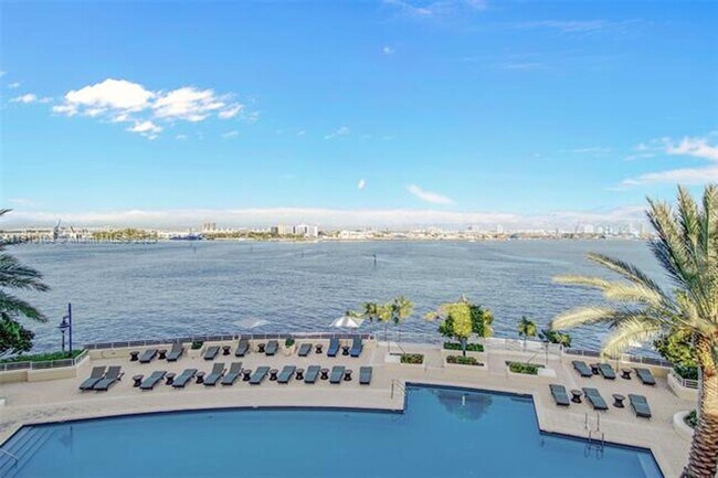 Building Photo - 808 Brickell Key Dr