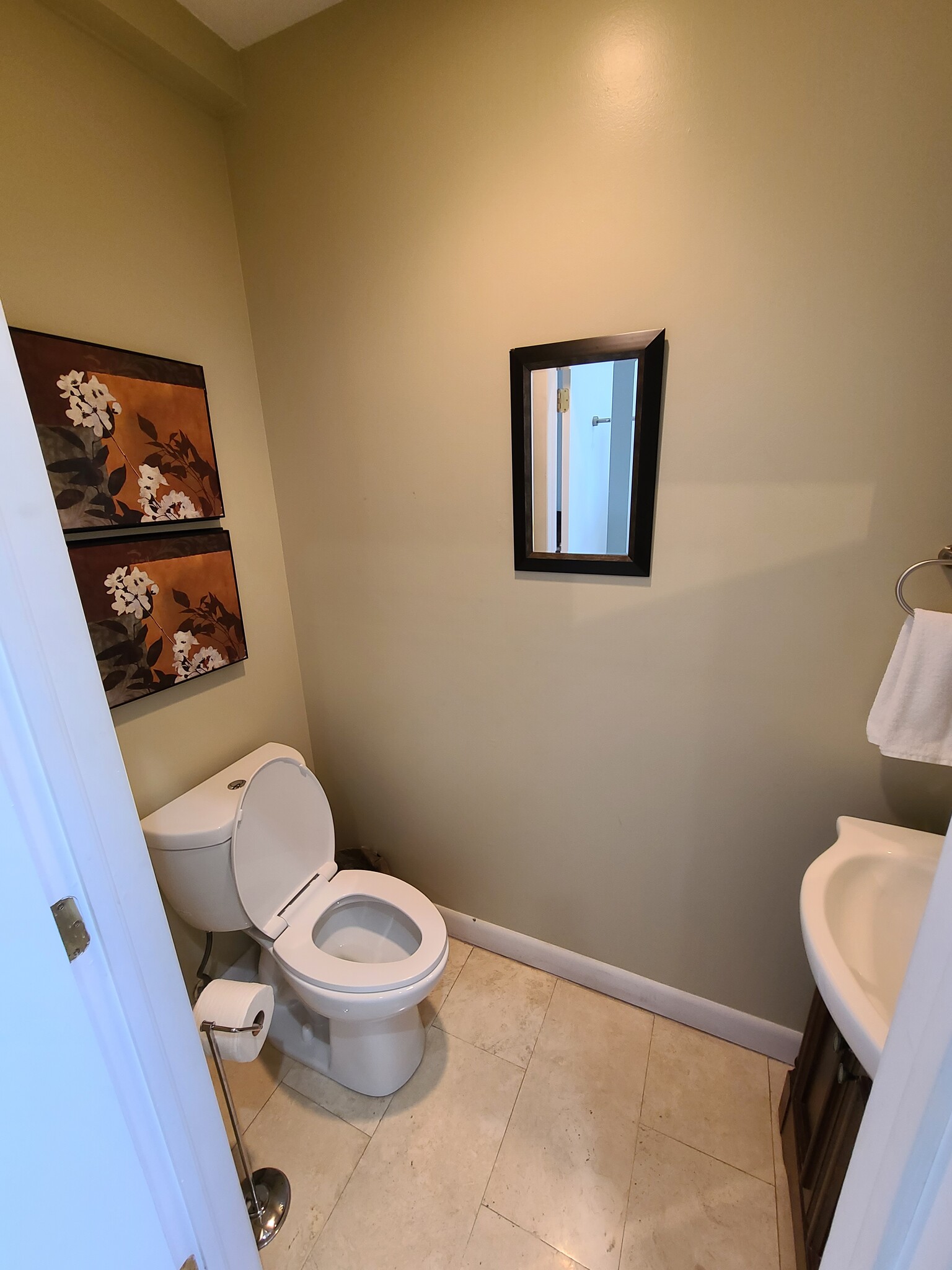 Powder Room - 6461 Indian Creek Dr